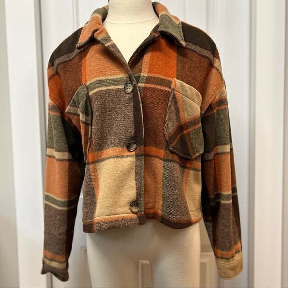 Ashley Outerwear Woman’s Cropped Shacket Brown Orange Plaid Chore Pockets Size L - Picture 4 of 8